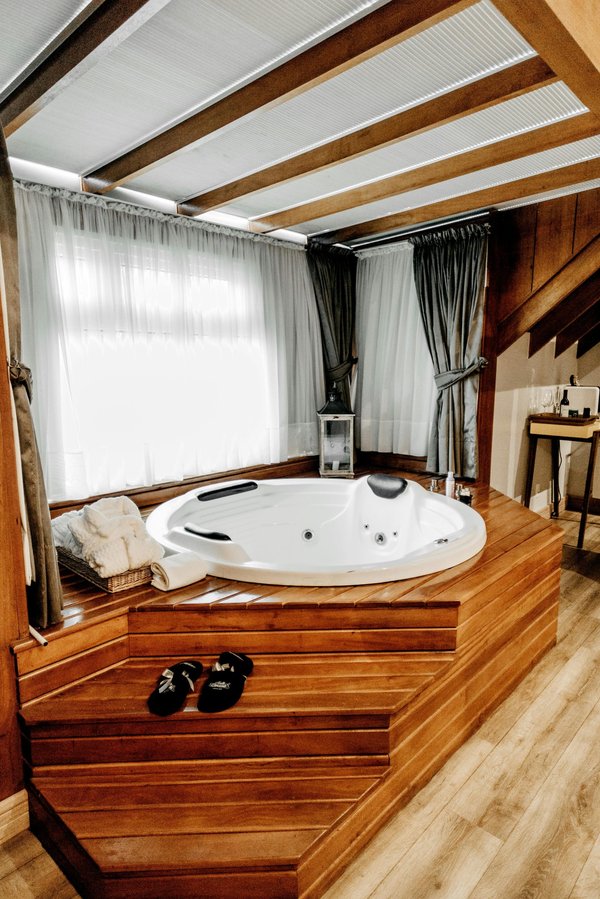 Évasion relaxante : votre chalet avec jacuzzi dans les Vosges